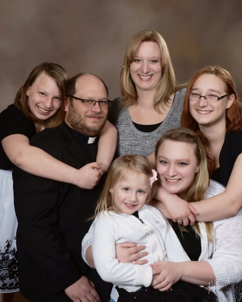 Andrea Yahrs family 4 daughters and husband